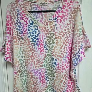 Haptics womens Medium rainbow cheetah print short sleeve top like new